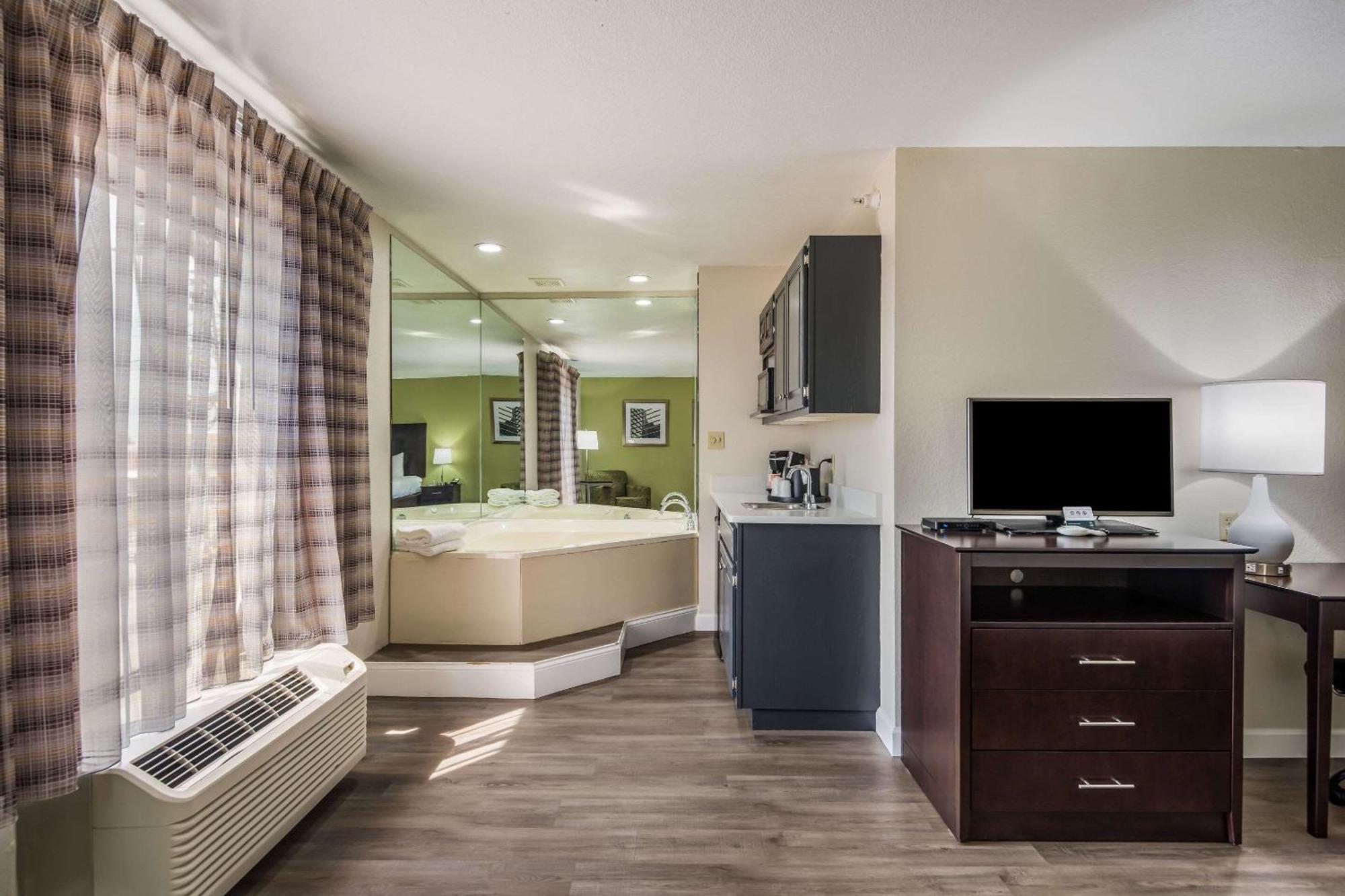 Quality Inn & Suites Quincy - Downtown Екстер'єр фото