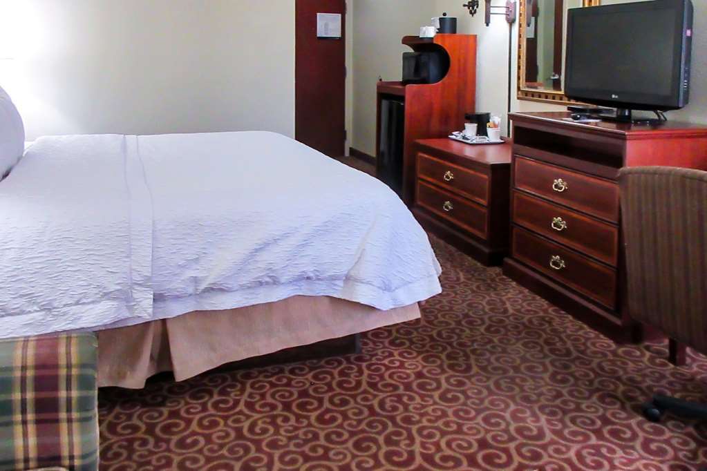 Quality Inn & Suites Quincy - Downtown Номер фото